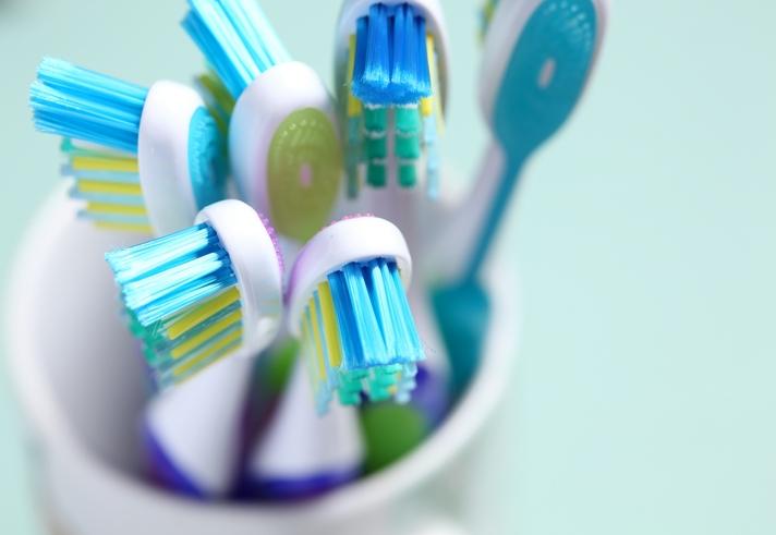 pregnancy tooth pain toothbrushes in a cup