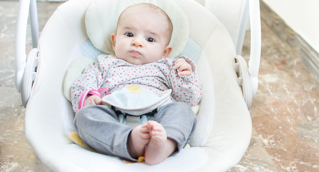 Combien De Temps Puis-Je Laisser Mon Bébé Dans Une Balançoire ? - Centre  Maman