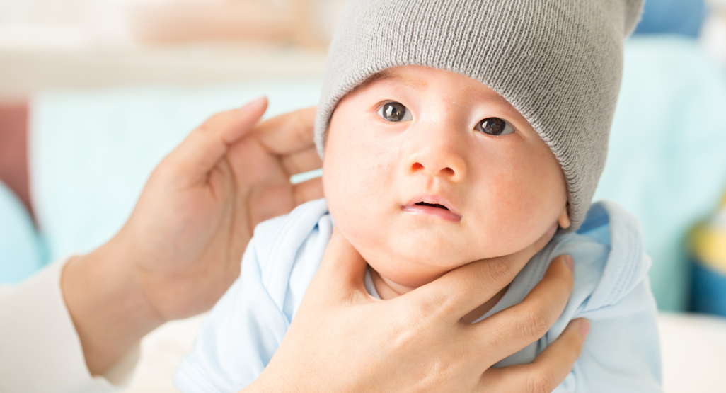 Cracher Dans Les Bébés : Ce Qui Est Normal - Centre Maman